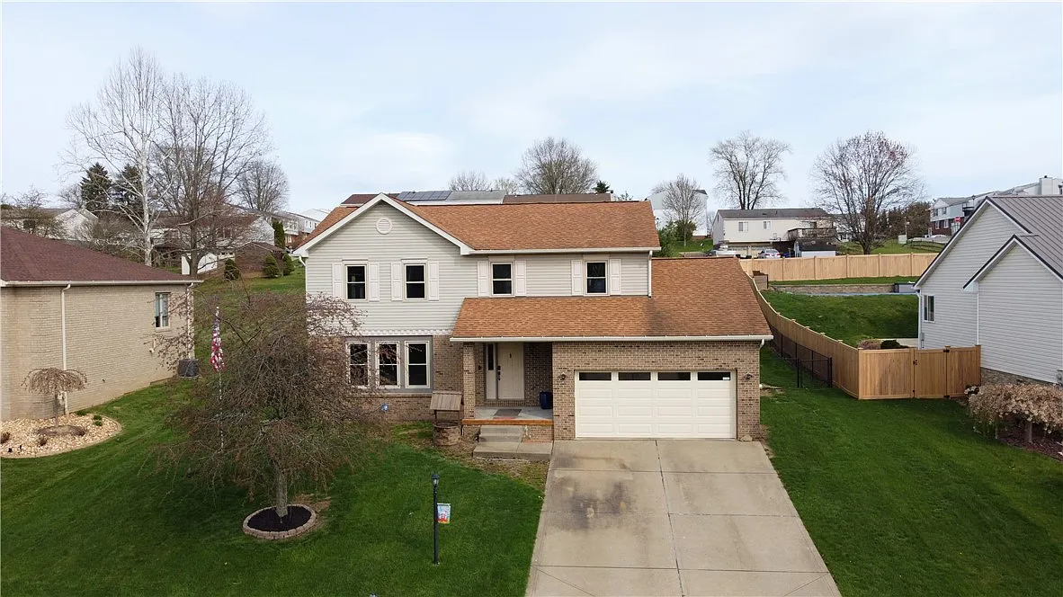 303 Larchmont Dr photo 1