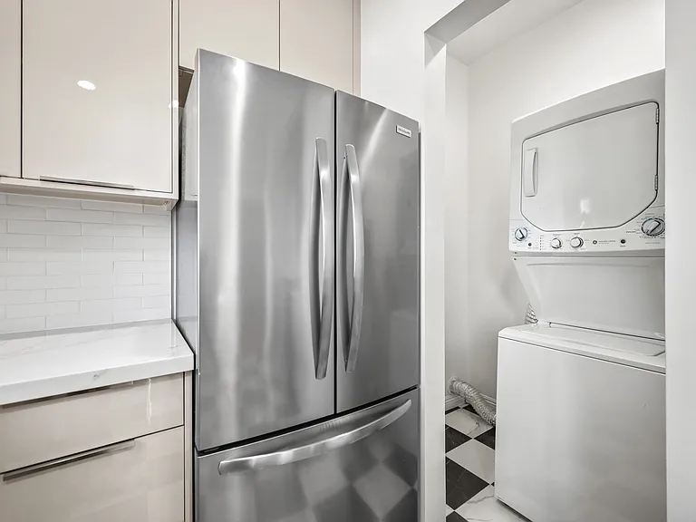 1311 N Hayworth Ave — Photo 3