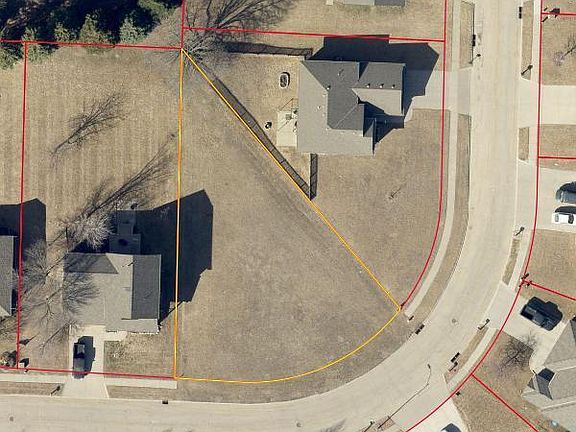 5th image of 233 E View Dr