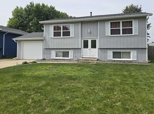 122 Wilshire Blvd, Machesney Park, IL 61115