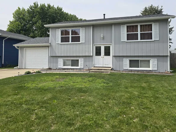 122 Wilshire Blvd, Machesney Park, IL 61115