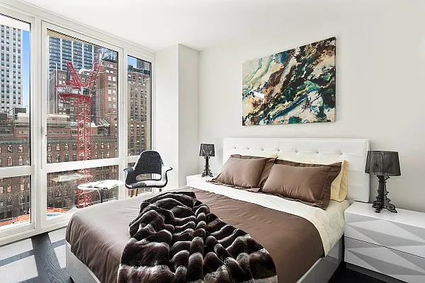 235 E 44th St #11D — Photo 4