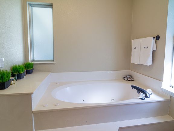 4th image of 2104 Valley Forge Dr