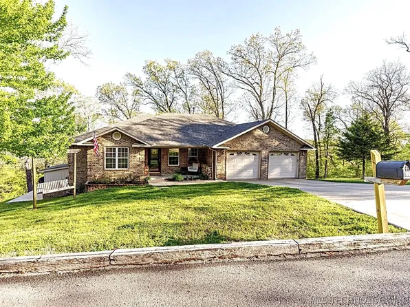 2220 Crestview Dr, Tahlequah, OK 74464