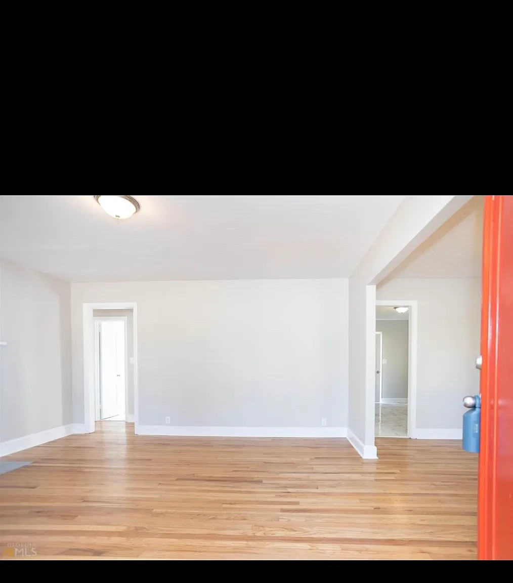 4637 Hendrix Dr — Photo 2