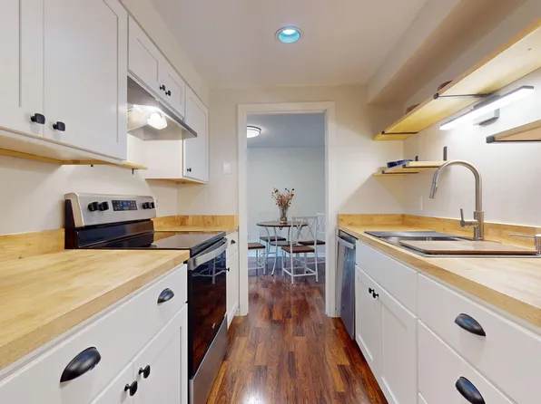 4 Academy Place #3, Saco, ME 04072