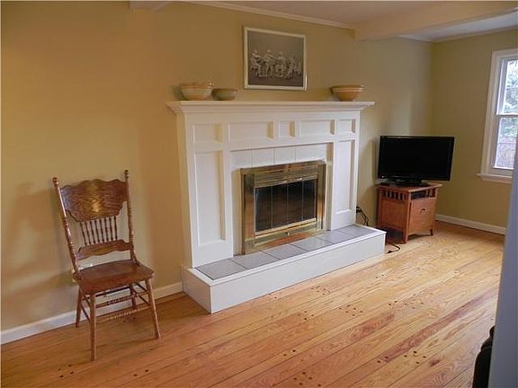 2nd image of 4 Capron Ct