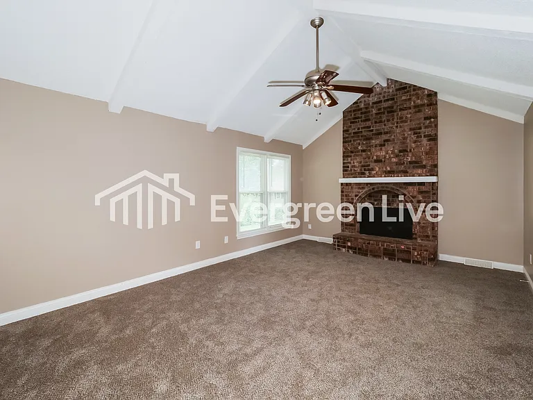 18904 E Hanthorn Dr — Photo 2