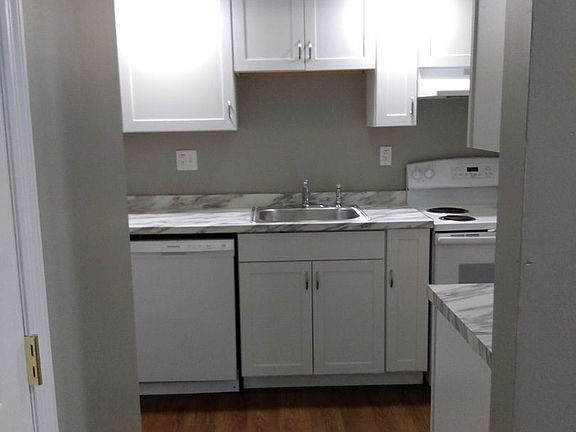 5th image of 280 Cornelia St #103