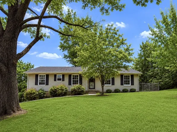 916 Beacon Dr, Clarksville, TN 37043