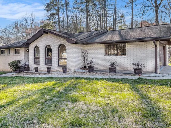 4551 Cherie Glen Trl, Stone Mountain, GA 30083