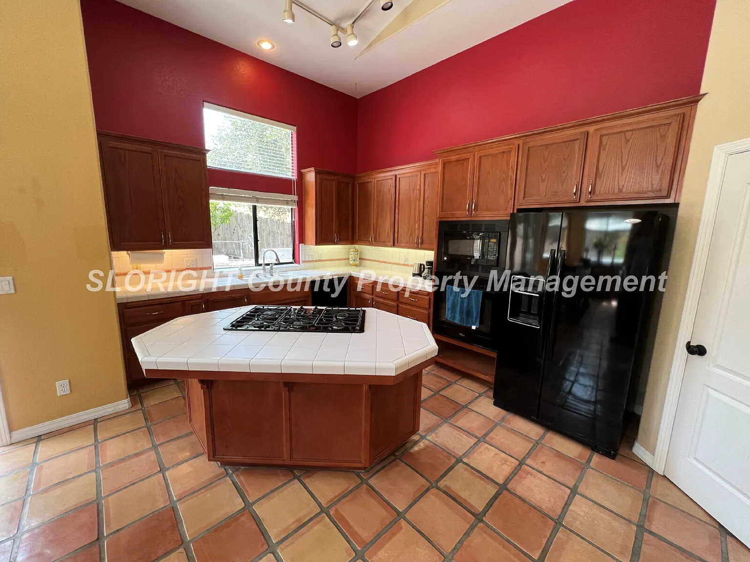 4 bed, 3.0 bath, 2208 sqft, $4,075 — Photo 4