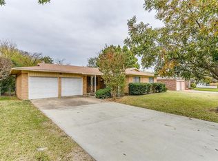 5425 Stephanie Dr, Haltom City, TX 76117