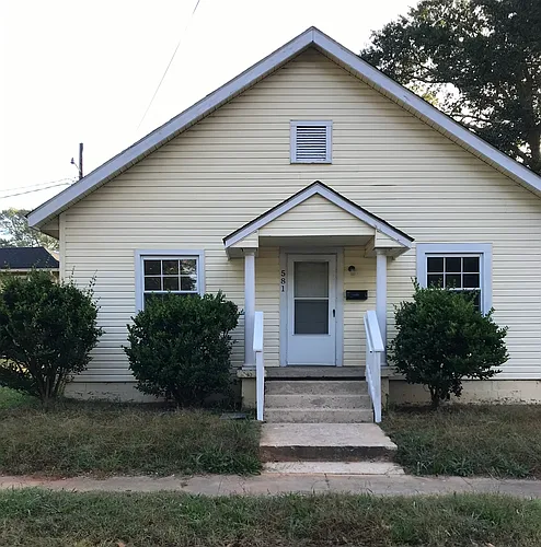 581 Hugh St Photo 1