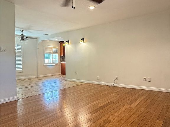 4th image of 6517 White Oak Ave