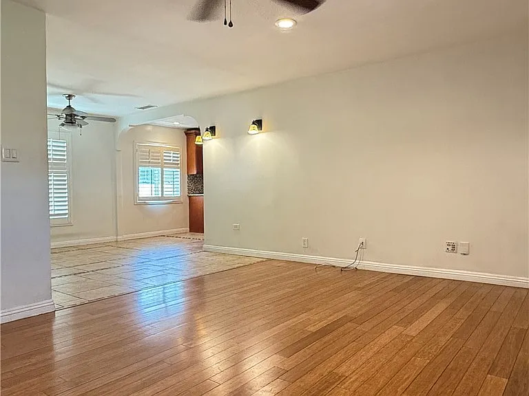 6517 White Oak Ave — Photo 4