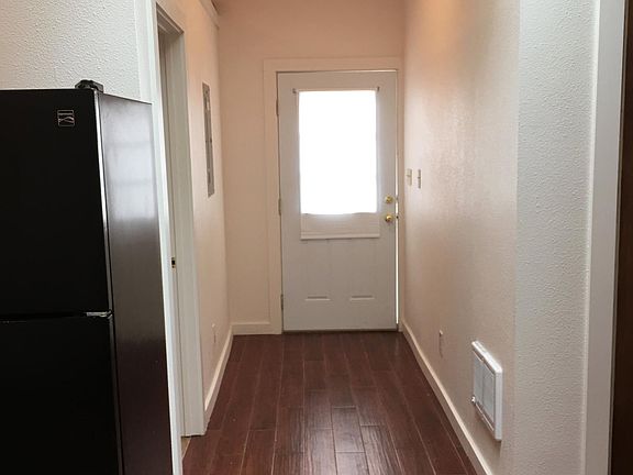Front entry hallway.