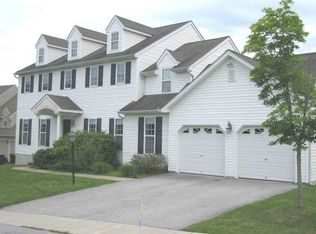 8 Grace Ln, West Grove, PA 19390