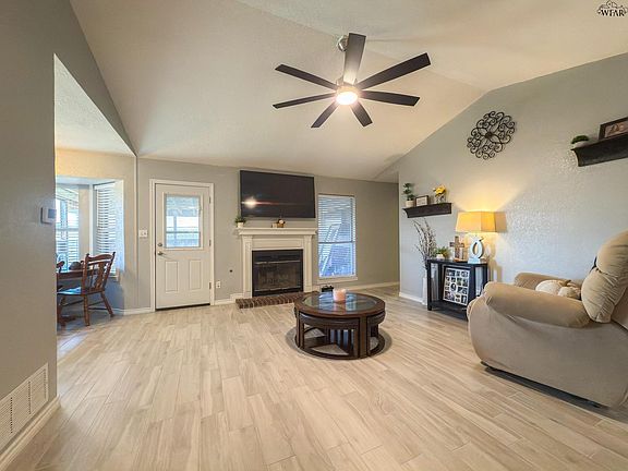 2nd image of 1217 Wendy Rdg