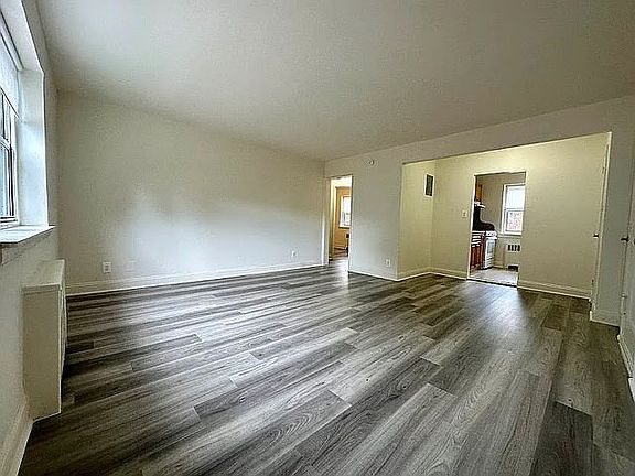 2nd image of 464 Howard Ave #2R