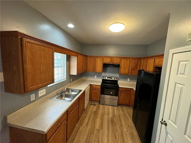 24 S Eugenia Pl NW — Photo 6