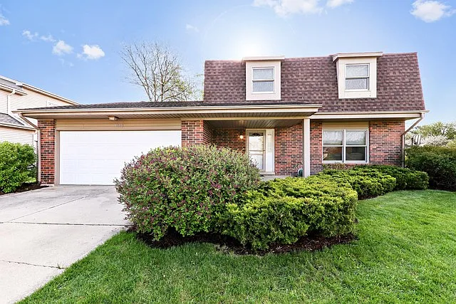 1543 Castlewood Dr photo 1