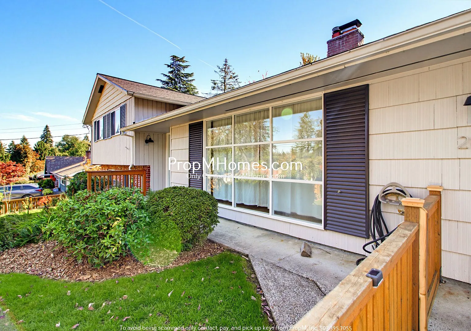 Charming Four Bedroom Home in West Linn - Landscaping Included! — Photo 2