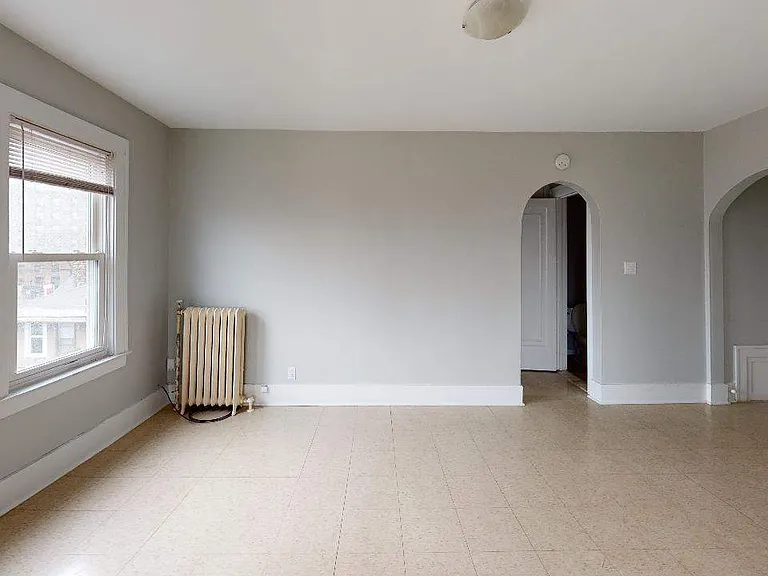 1290 Ouellette Ave — Photo 2