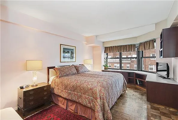 Sold by R New York | media 14