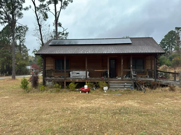 272 Dawkins St, Aberdeen, NC 28315