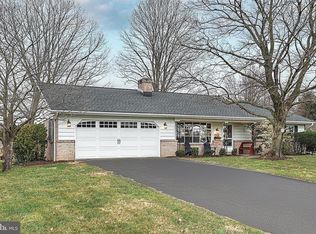 511 Mockingbird Dr, Columbia, PA 17512