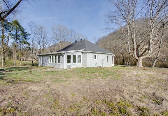 4th image of 274 Club Springs Rd