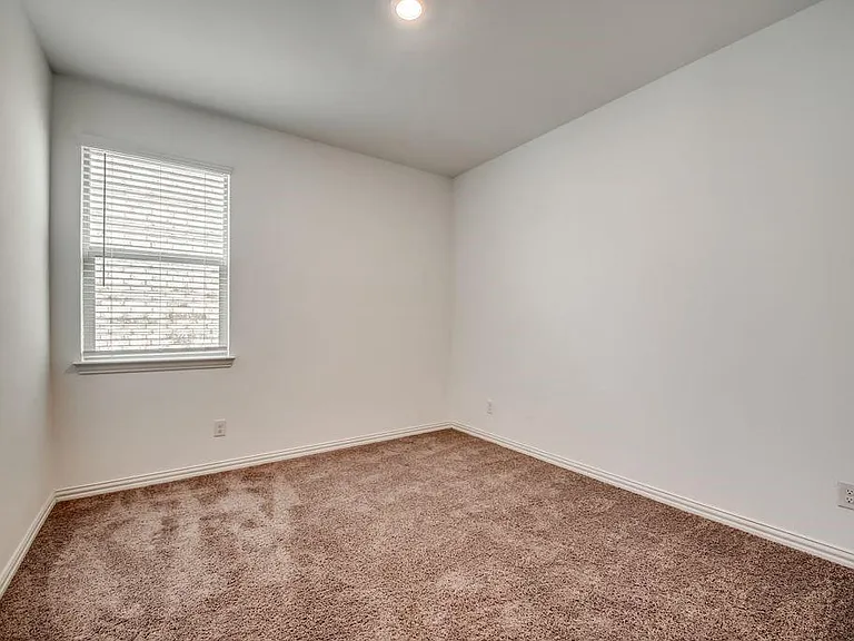 5836 Priory Dr — Photo 7