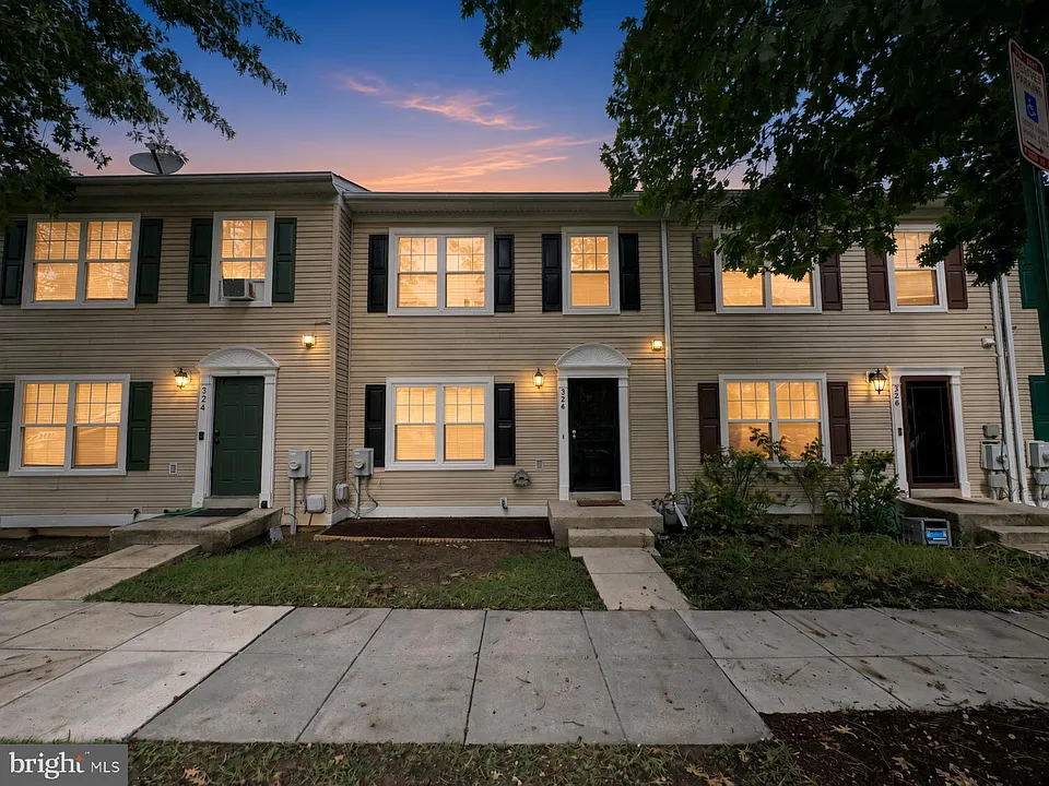 326 Cape Dr SE