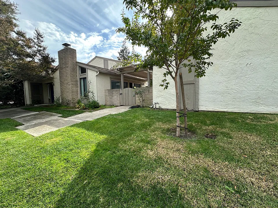 19701 Vineyard Ln