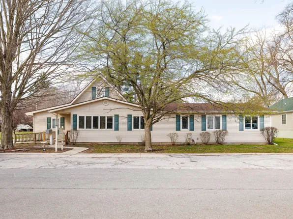 310 E Lincoln St, Kentland, IN 47951