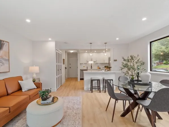 286 Fenno St APT 5, Revere, MA 02151