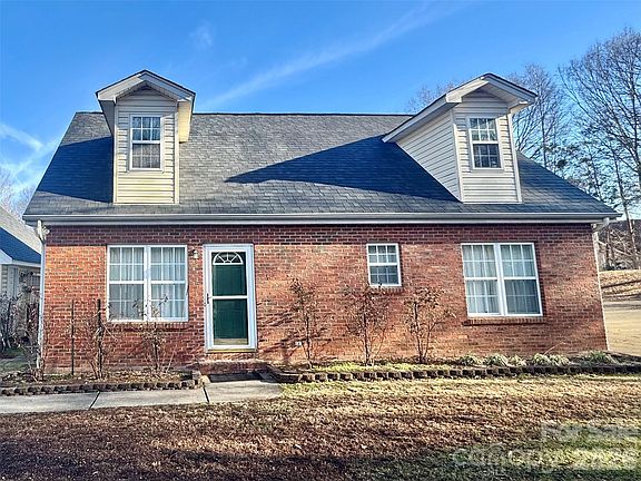 2nd image of 4463 Legend St SW