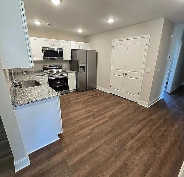 302 Hawaii Ave #D — Photo 8