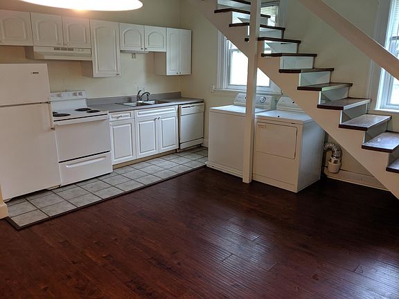 Kitchen with eat-in area
