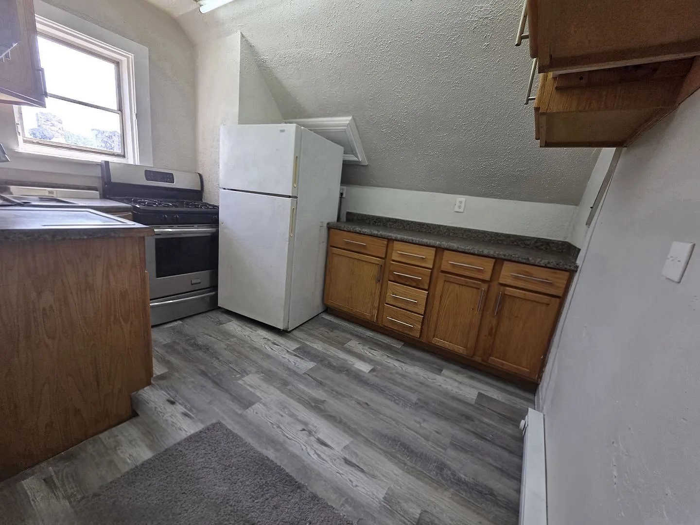 Spacious 2 Br / 1ba Upper Unit In Racine With Appliances! — Photo 4