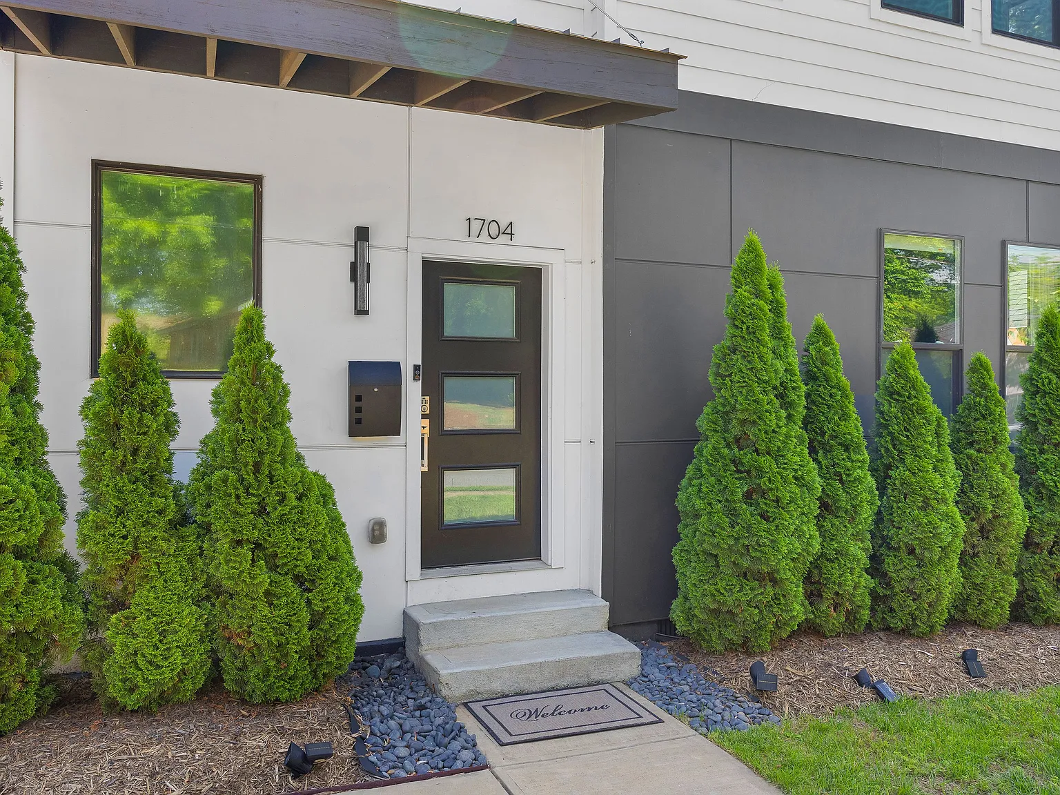 3 bed, 2129 sqft, $4,500 — Photo 2