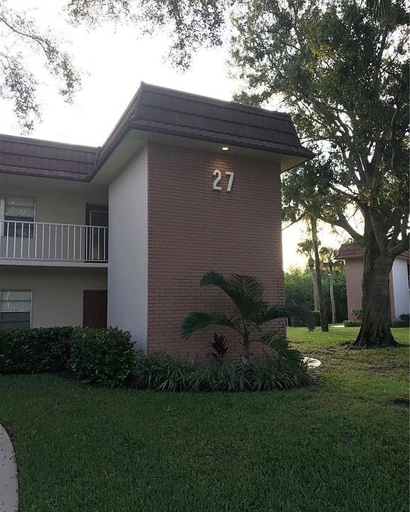 1st image of 27 Vista Gardens Trl