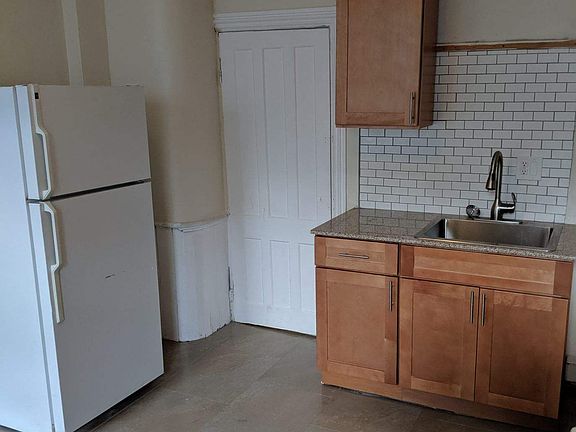 3rd image of 916 Jacob St Unit 2