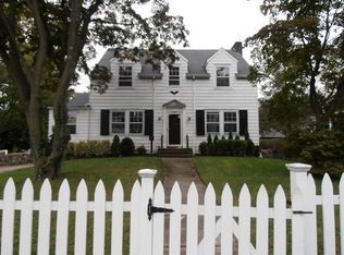 11 Meadow Ave W, Bronxville, NY 10708