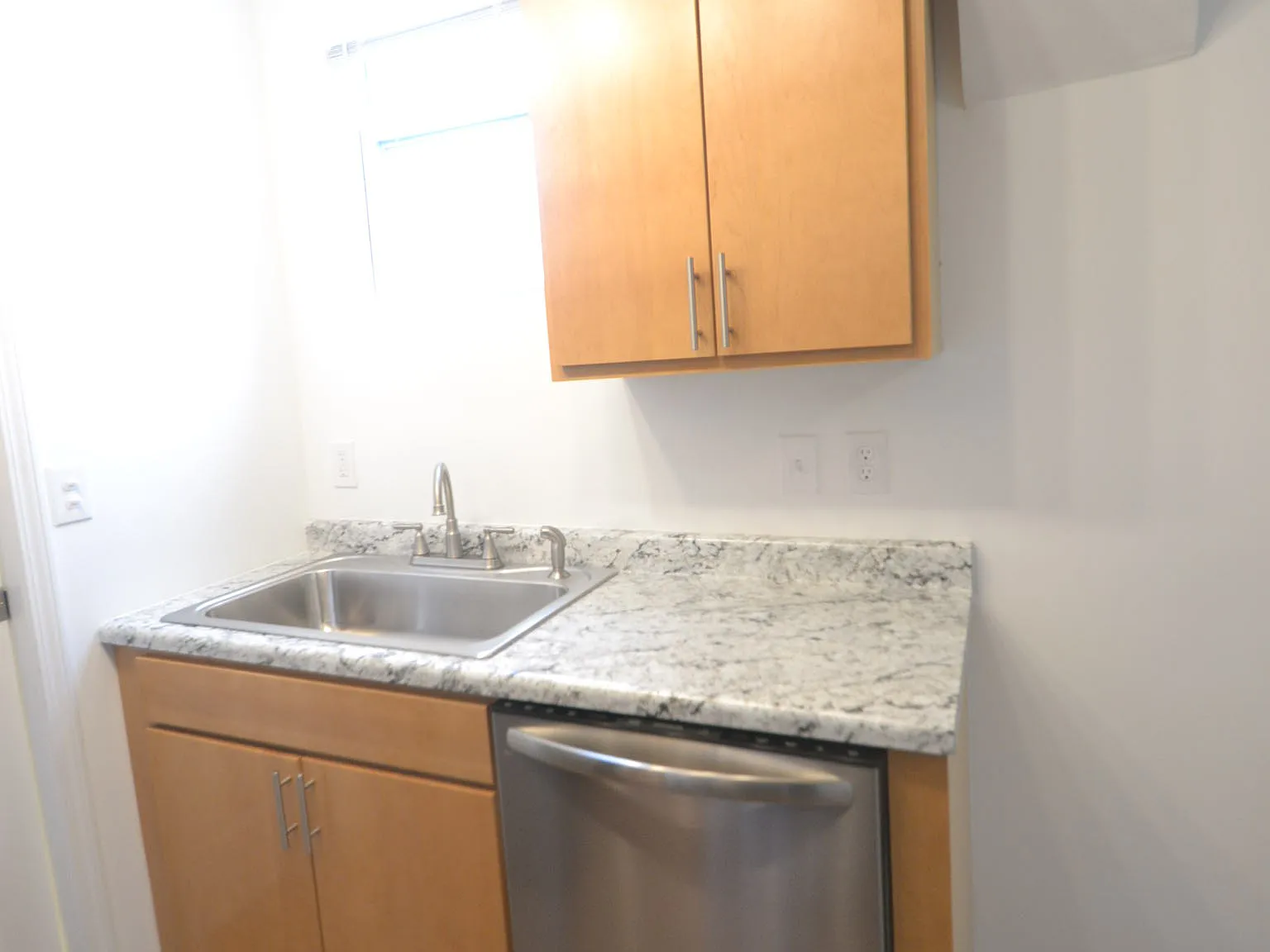 Studio, 220 sqft, $810 — Photo 4