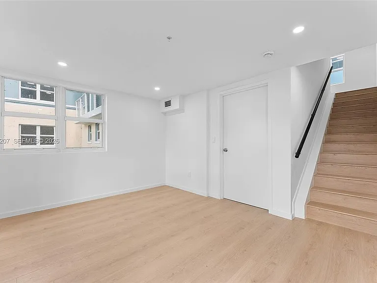 824 SE 12th Ct #828 — Photo 12