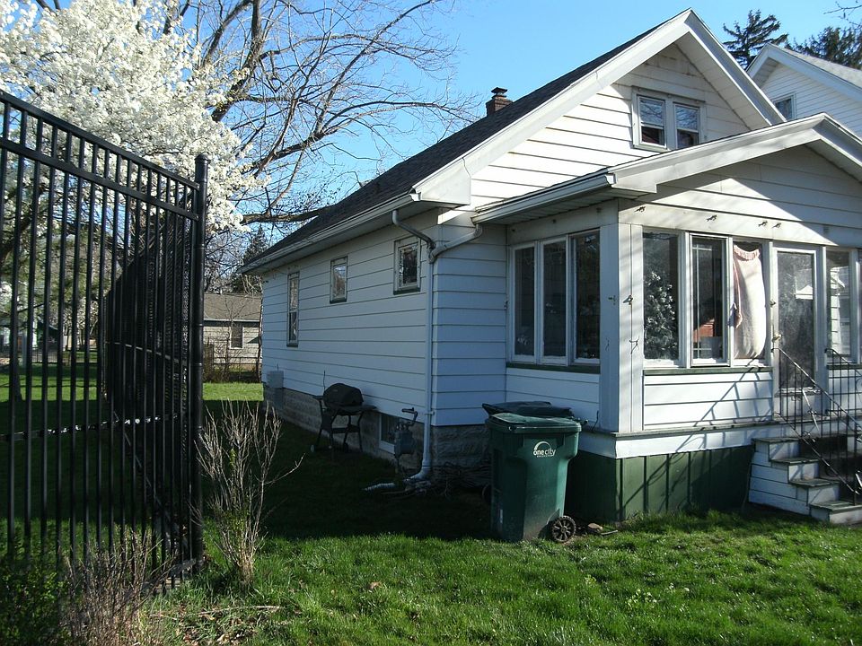 2nd image of 214 Dickinson St