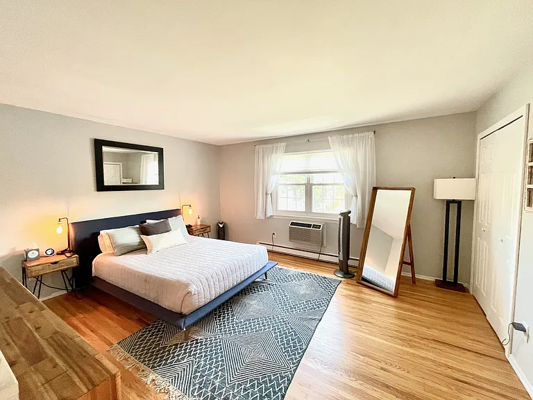 240 Wardwell St #17 — Photo 12