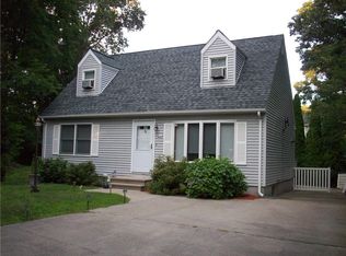 28 Bow And Arrow Trl S, South Kingstown, RI 02879